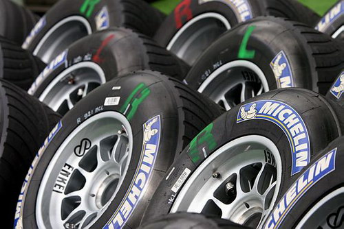 輪胎風(fēng)波 米其林輪胎安全問題或致F1正賽取消，普利司通表示服從安排